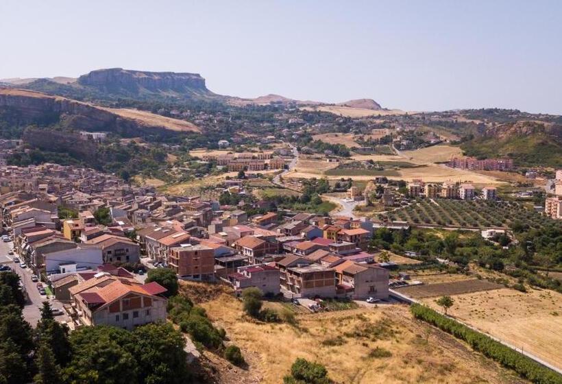 تختخواب و صبحانه Corleone Guesthouse