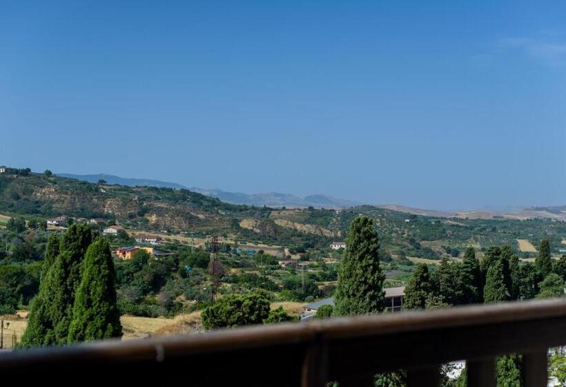 تختخواب و صبحانه Corleone Guesthouse