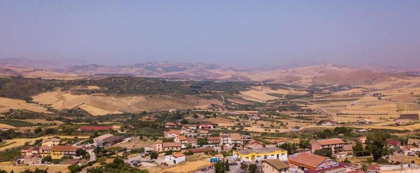 تختخواب و صبحانه Corleone Guesthouse