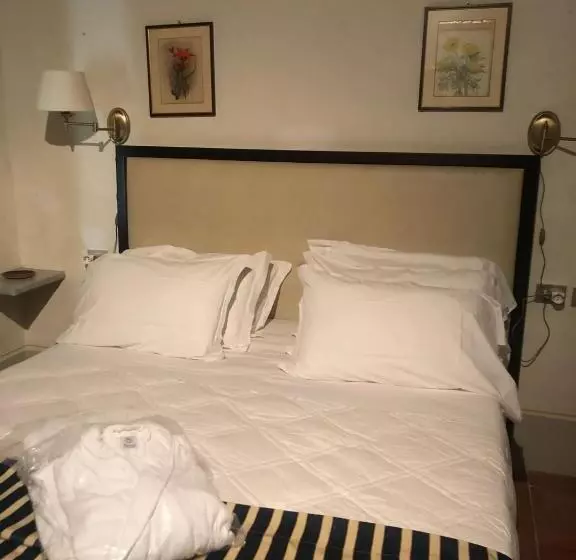 Hotelli Albergo Le Casaline