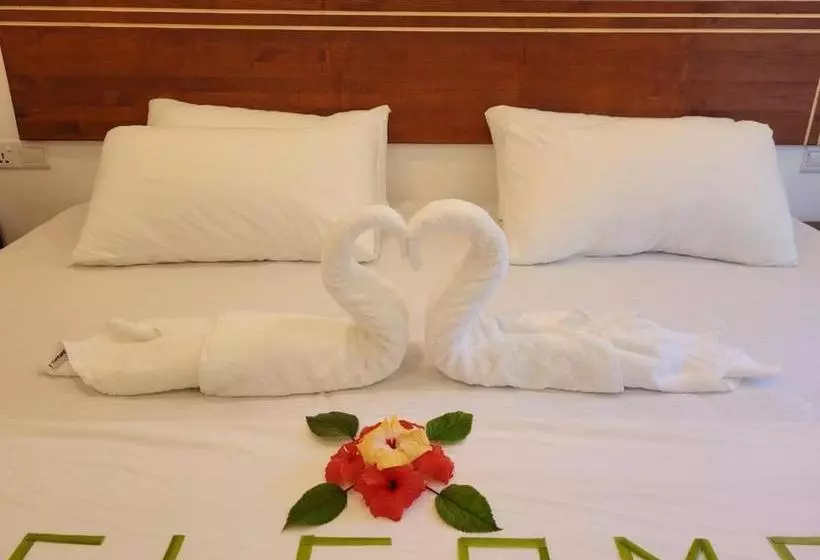 هتل Dhonkamana Stay