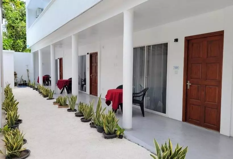 هتل Dhonkamana Stay