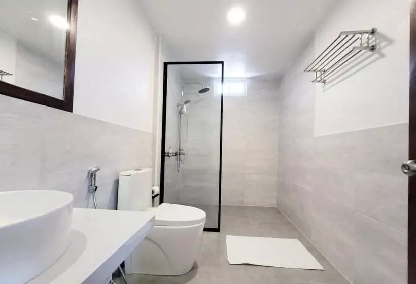 هتل Dhonkamana Stay