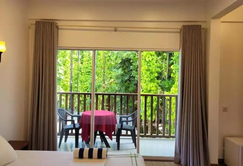 هتل Dhonkamana Stay