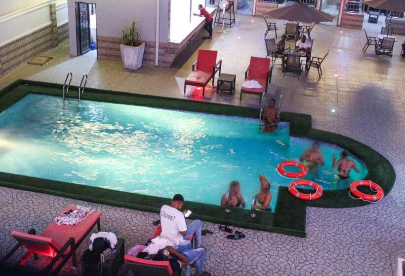 هتل Hilton Leisure Resort