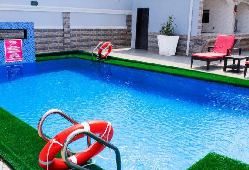 هتل Hilton Leisure Resort