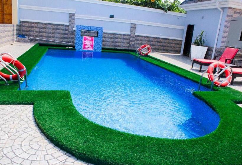 هتل Hilton Leisure Resort