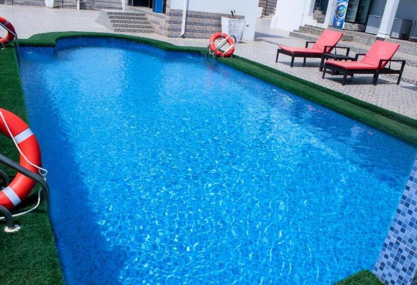 هتل Hilton Leisure Resort