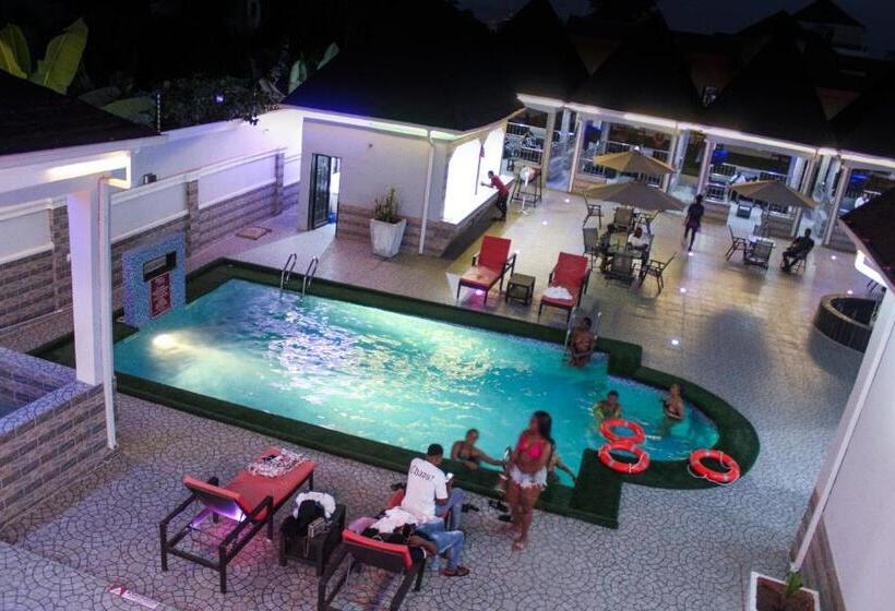 هتل Hilton Leisure Resort