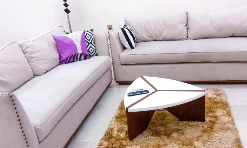 هتل Hilton Leisure Resort