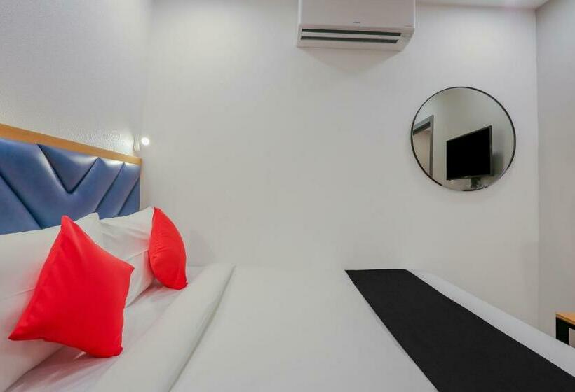 Hotelli Oyo 80681 Oyo Townhouse Mahalakshmi