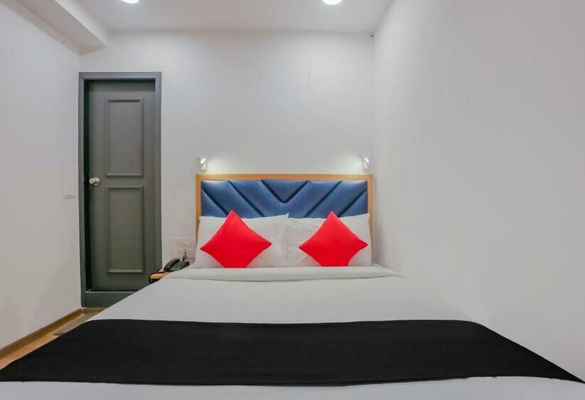 Hotelli Oyo 80681 Oyo Townhouse Mahalakshmi