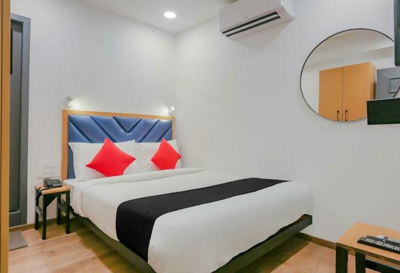 Hotelli Oyo 80681 Oyo Townhouse Mahalakshmi