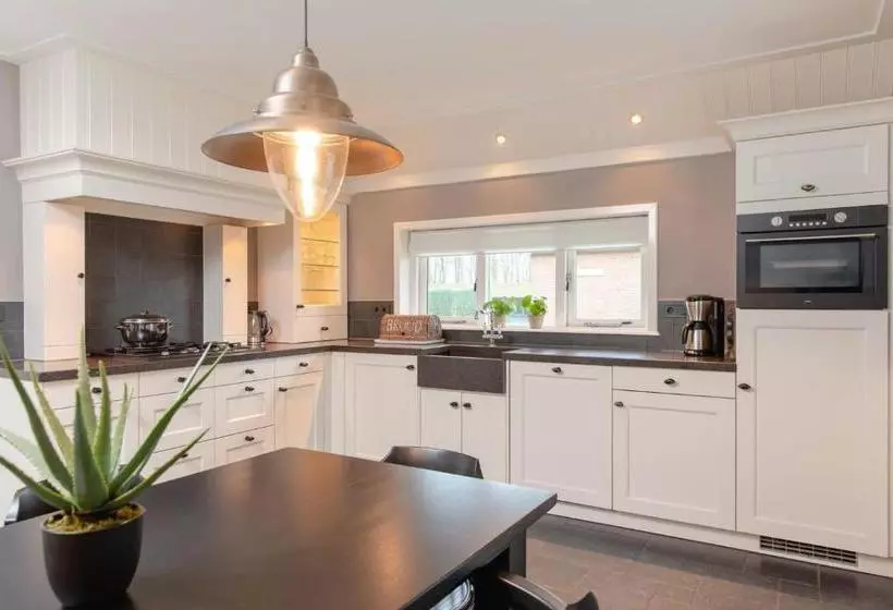 استراحتگاه Luxury Group Accommodation For 14 People