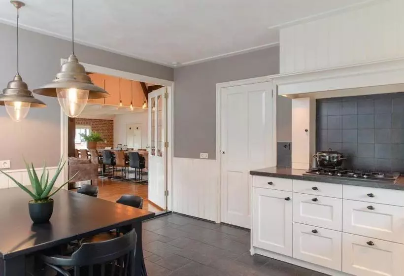 استراحتگاه Luxury Group Accommodation For 14 People