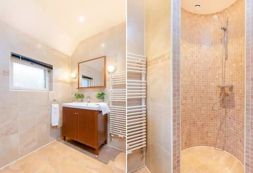 استراحتگاه Luxury Group Accommodation For 14 People