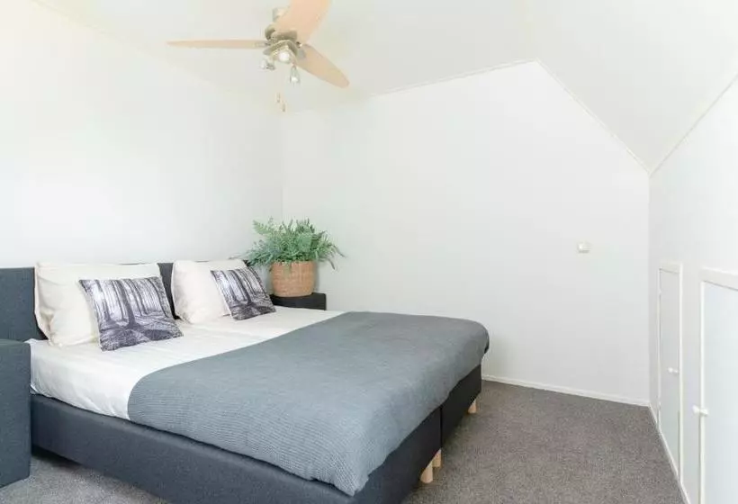 استراحتگاه Luxury Group Accommodation For 14 People