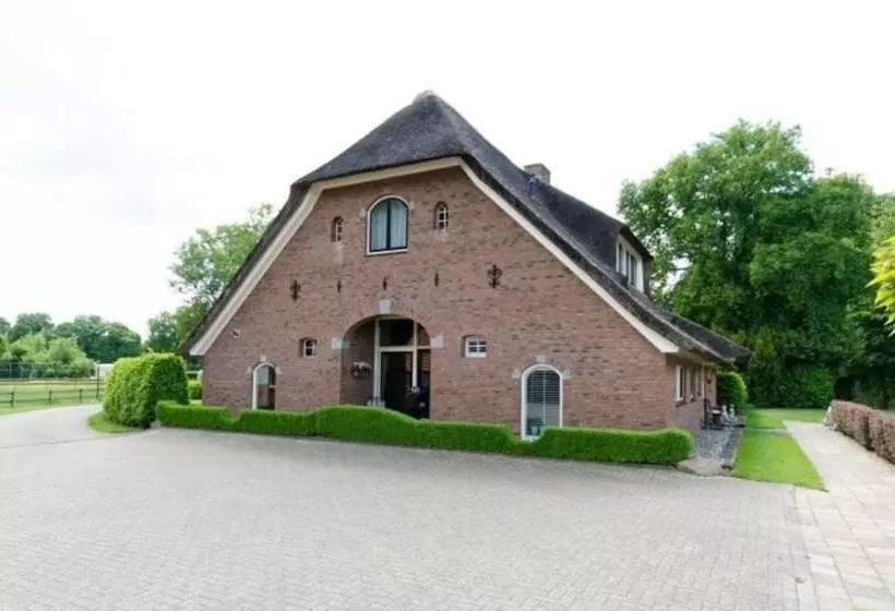 استراحتگاه Luxury Group Accommodation For 14 People