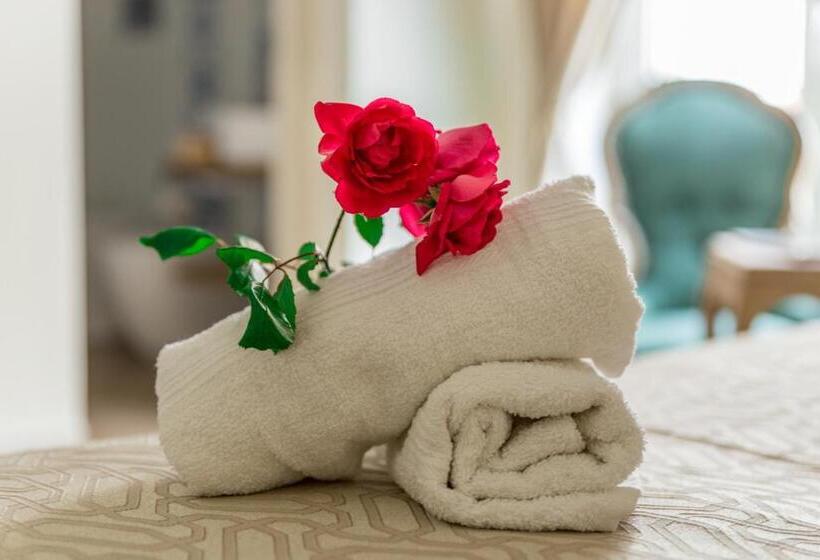 مبيت وإفطار Kèramos Luxury Rooms