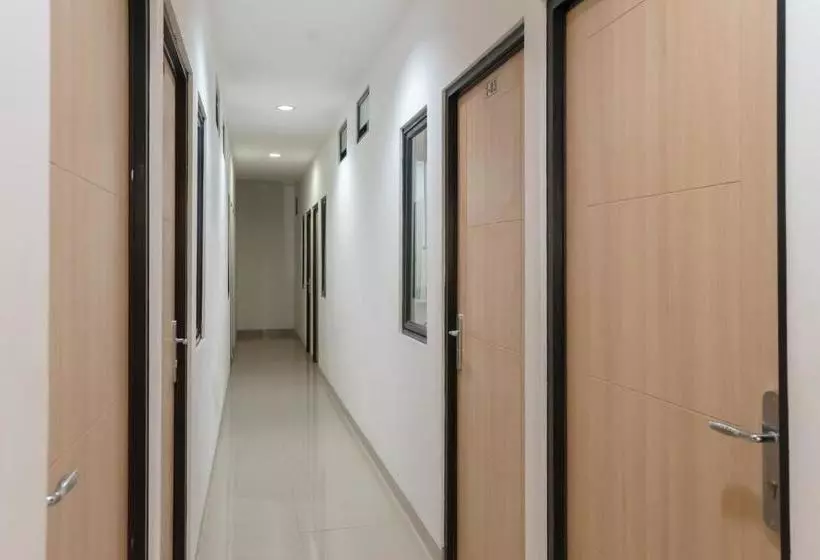 ホテル Reddoorz Near Seasons City Mall 3