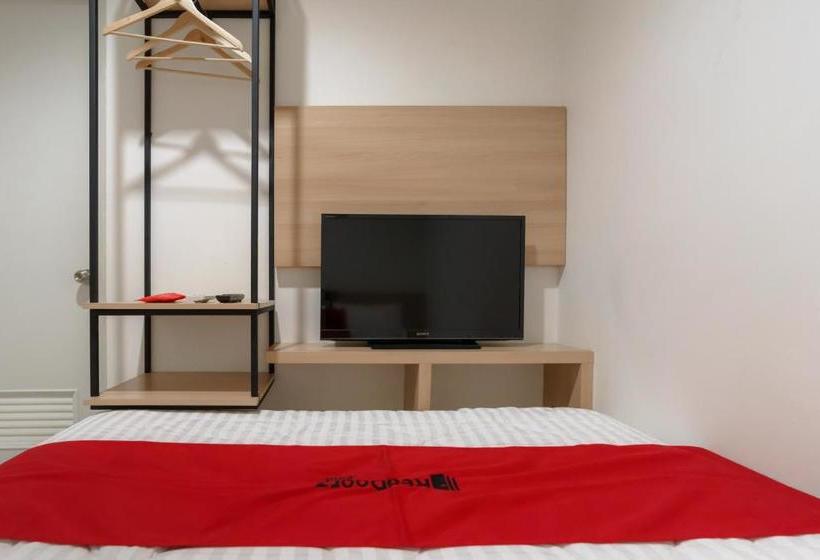 בית מלון כפרי Reddoorz Near Seasons City Mall 3