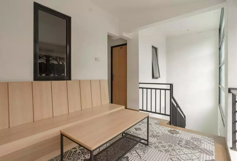 ホテル Reddoorz Near Seasons City Mall 3