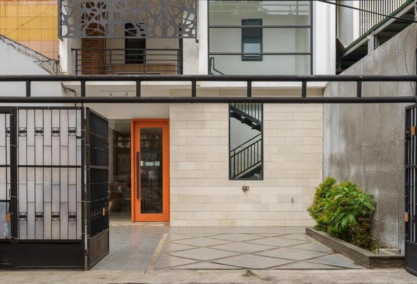 בית מלון כפרי Reddoorz Near Seasons City Mall 3