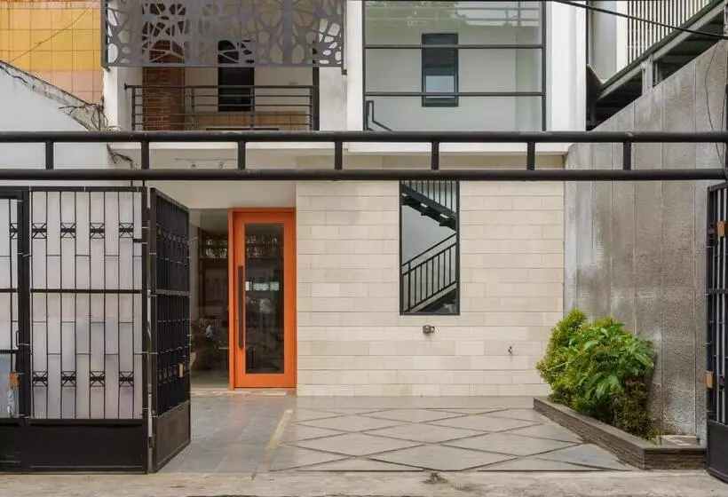 ホテル Reddoorz Near Seasons City Mall 3