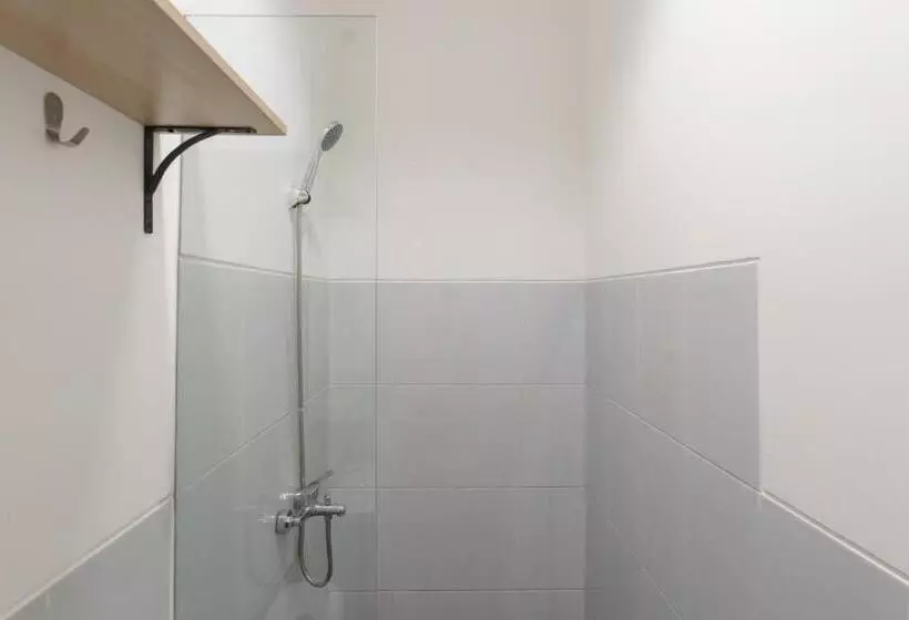 ホテル Reddoorz Near Seasons City Mall 3