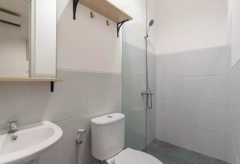 ホテル Reddoorz Near Seasons City Mall 3