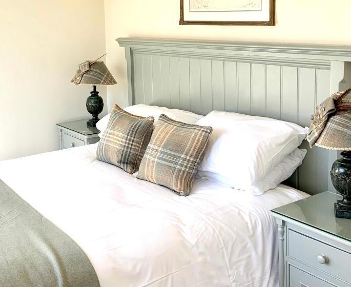 Отель The Sportsman S Arms