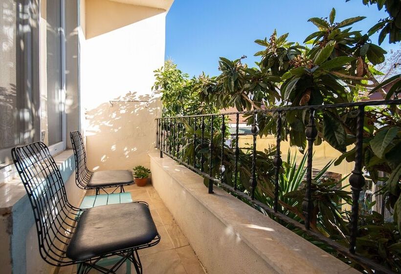 Kuytu Bed & Breakfast