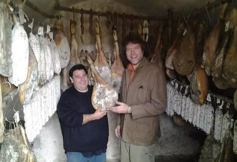 Majatalo Resort La Dimora Maiale Brado Di Norcia