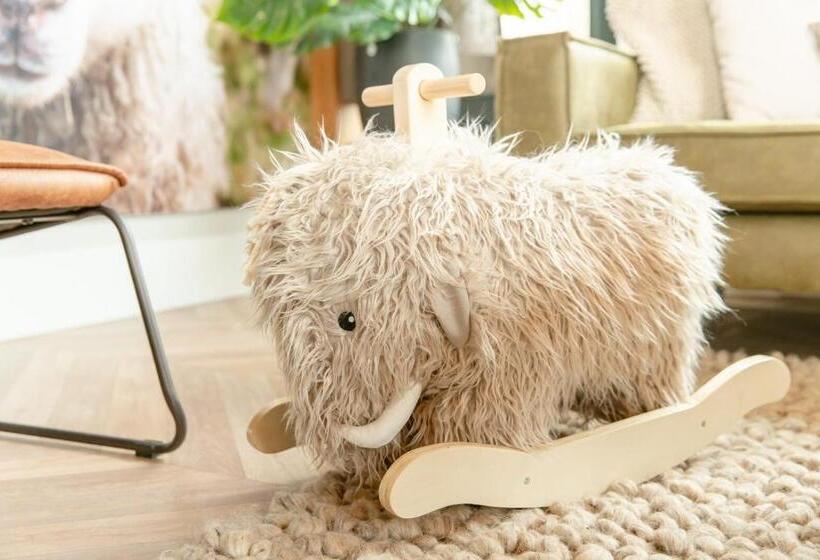 אתר נופש 8 Person Children Bungalow   Theme Farm