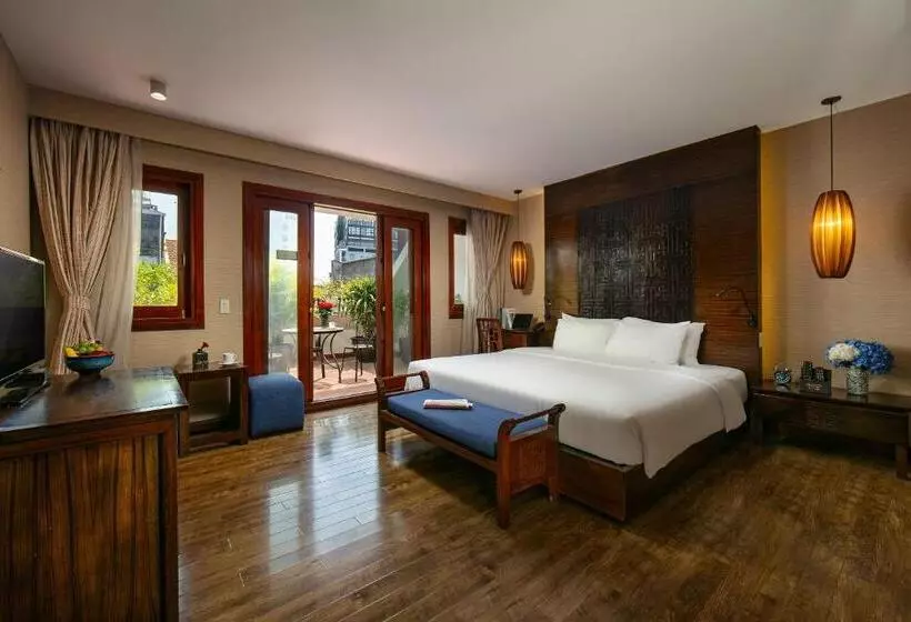 Oriental Suites Hotel & Spa