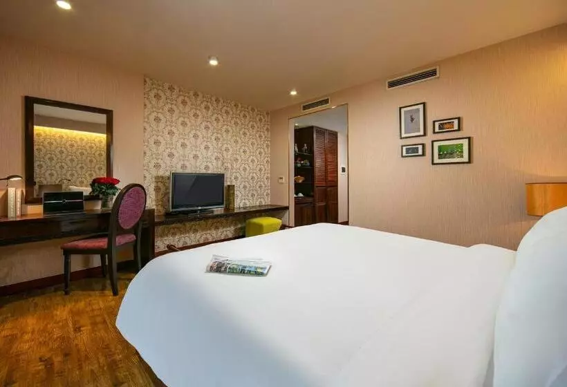 Oriental Suites Hotel & Spa