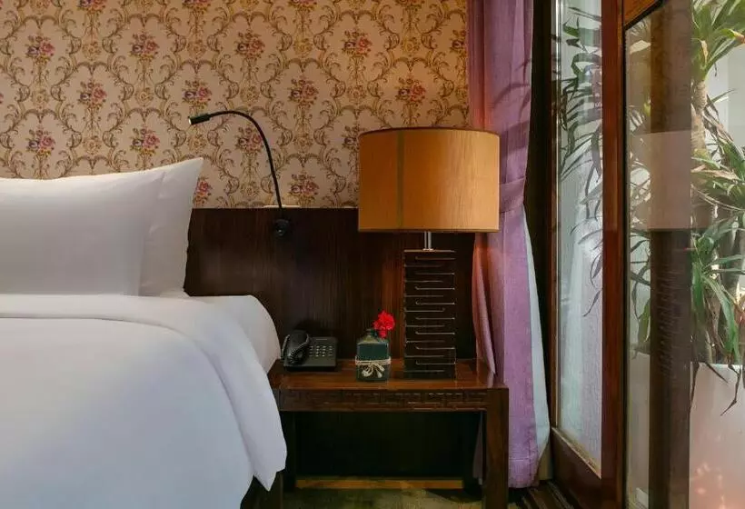 Oriental Suites Hotel & Spa