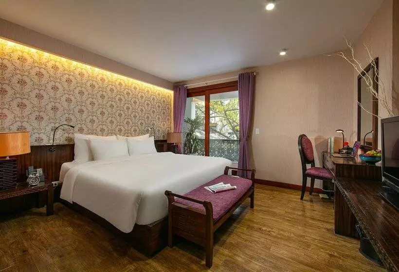 Oriental Suites Hotel & Spa