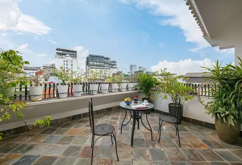 Oriental Suites Hotel & Spa