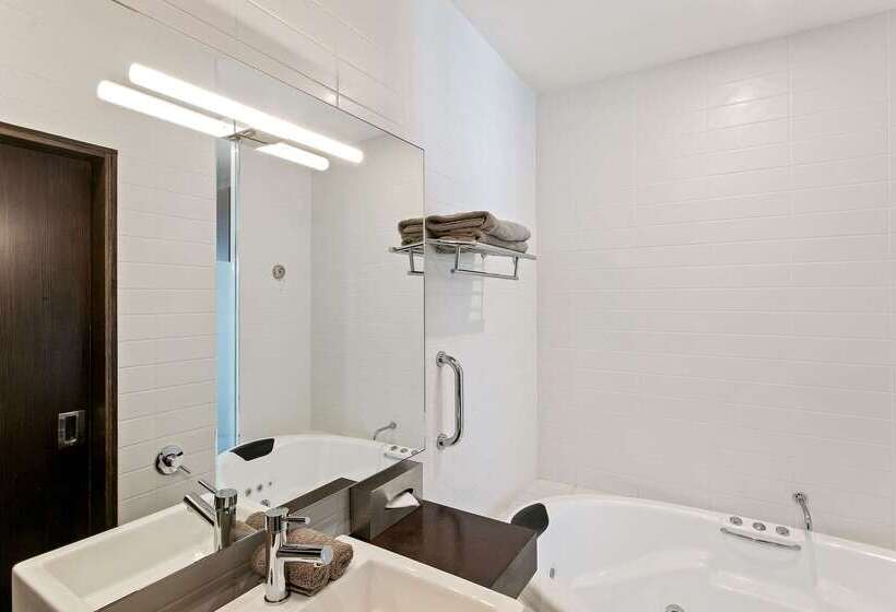 בית מלון כפרי Quality Inn Heritage On Lydiard