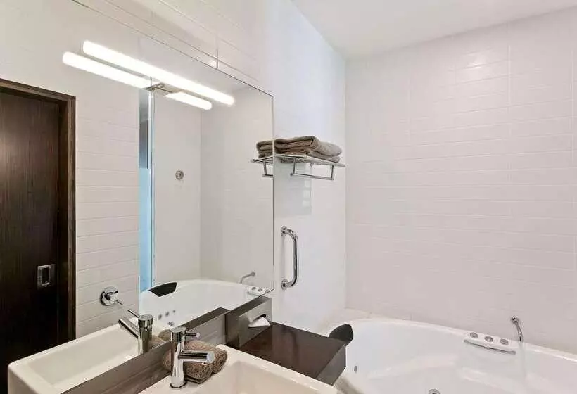 ホテル Quality Inn Heritage On Lydiard