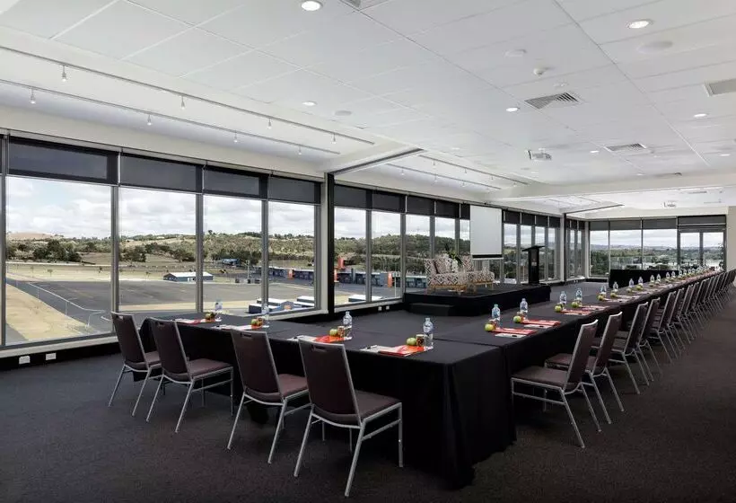 Отель Rydges Mount Panorama Bathurst