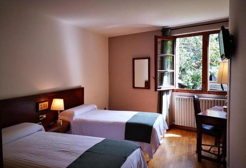 هتل Santa Barbara De La Vall D Ordino