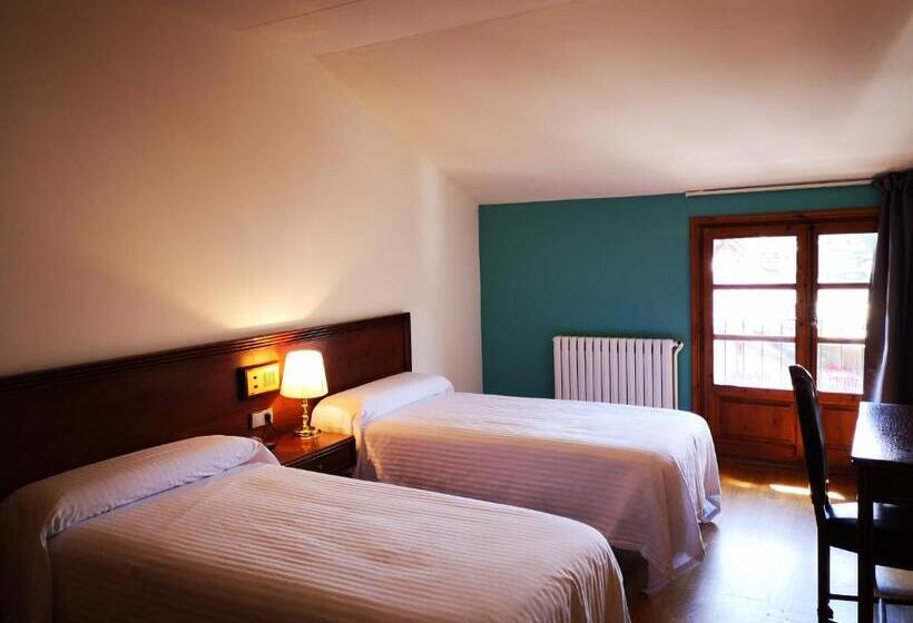 هتل Santa Barbara De La Vall D Ordino