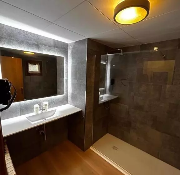 هتل Santa Barbara De La Vall D Ordino