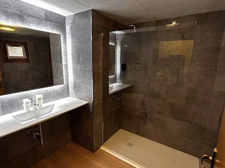 هتل Santa Barbara De La Vall D Ordino