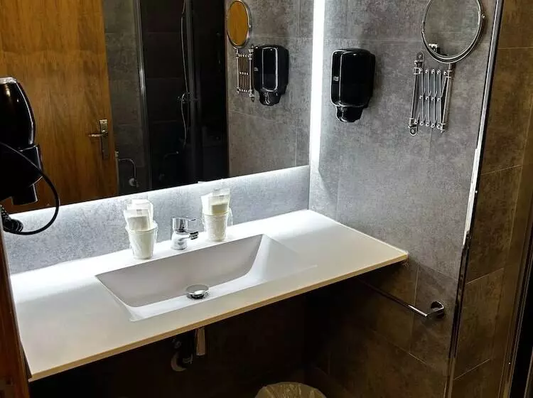 هتل Santa Barbara De La Vall D Ordino