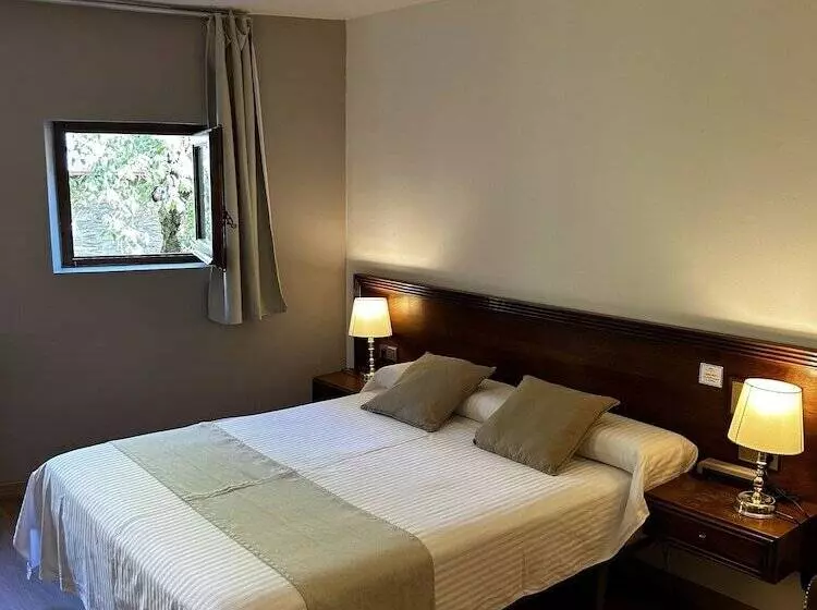 هتل Santa Barbara De La Vall D Ordino