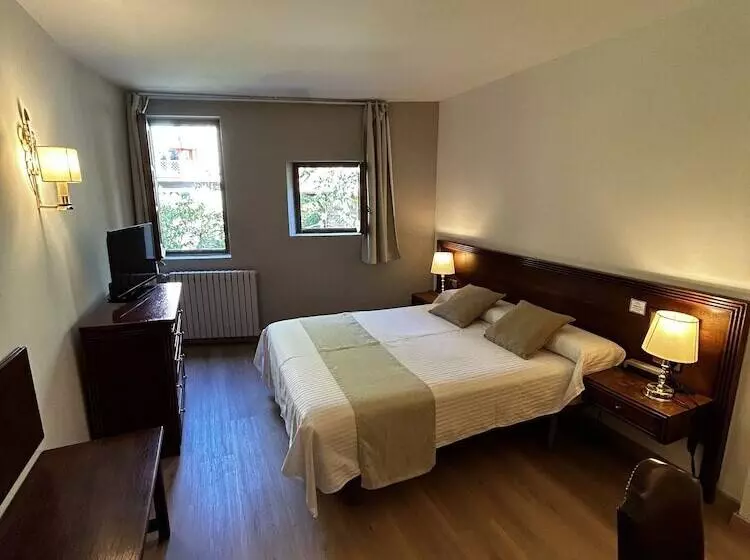 هتل Santa Barbara De La Vall D Ordino