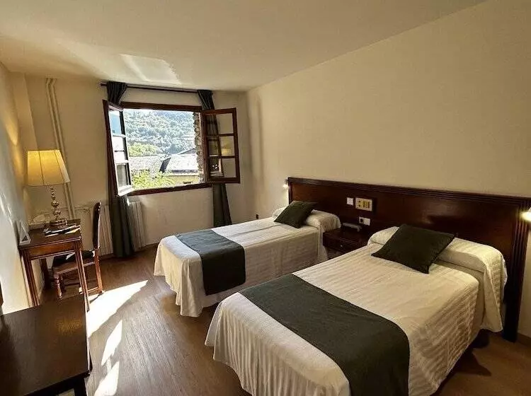 هتل Santa Barbara De La Vall D Ordino